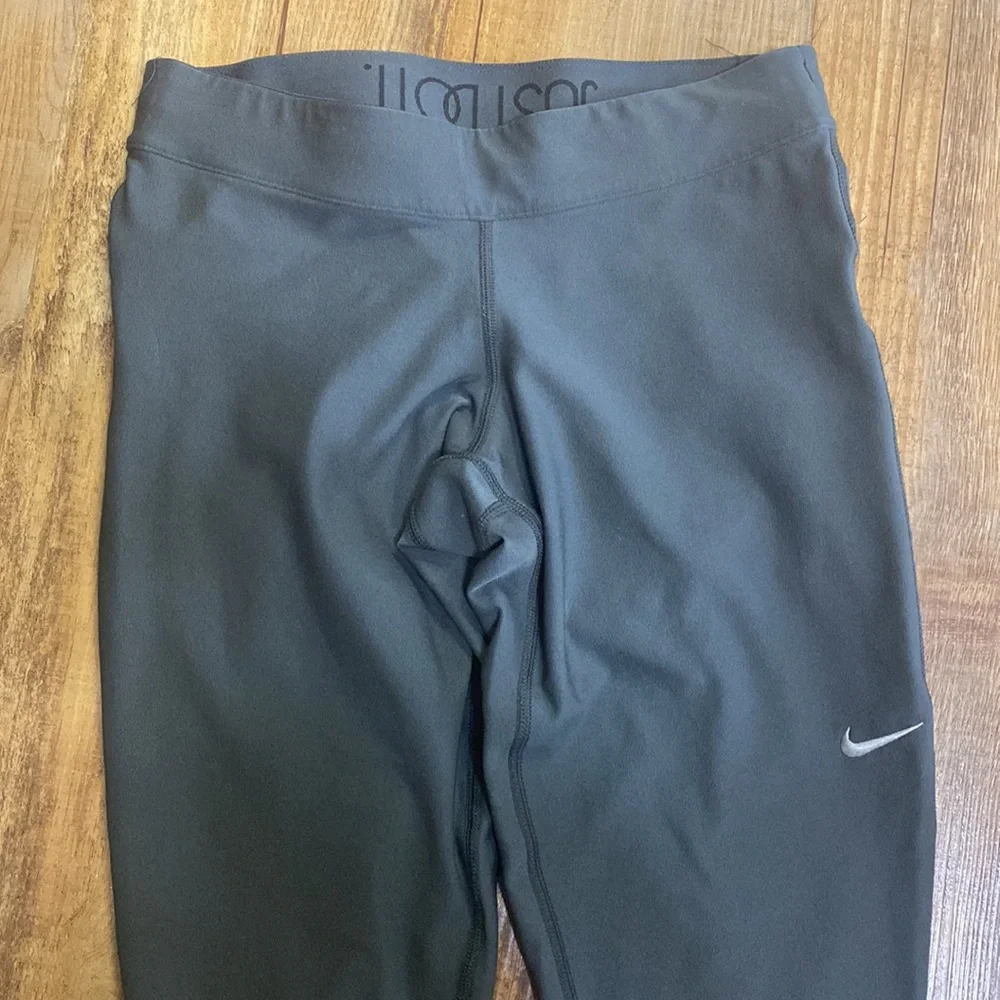 Nike dri fit dark gray legging capris size small